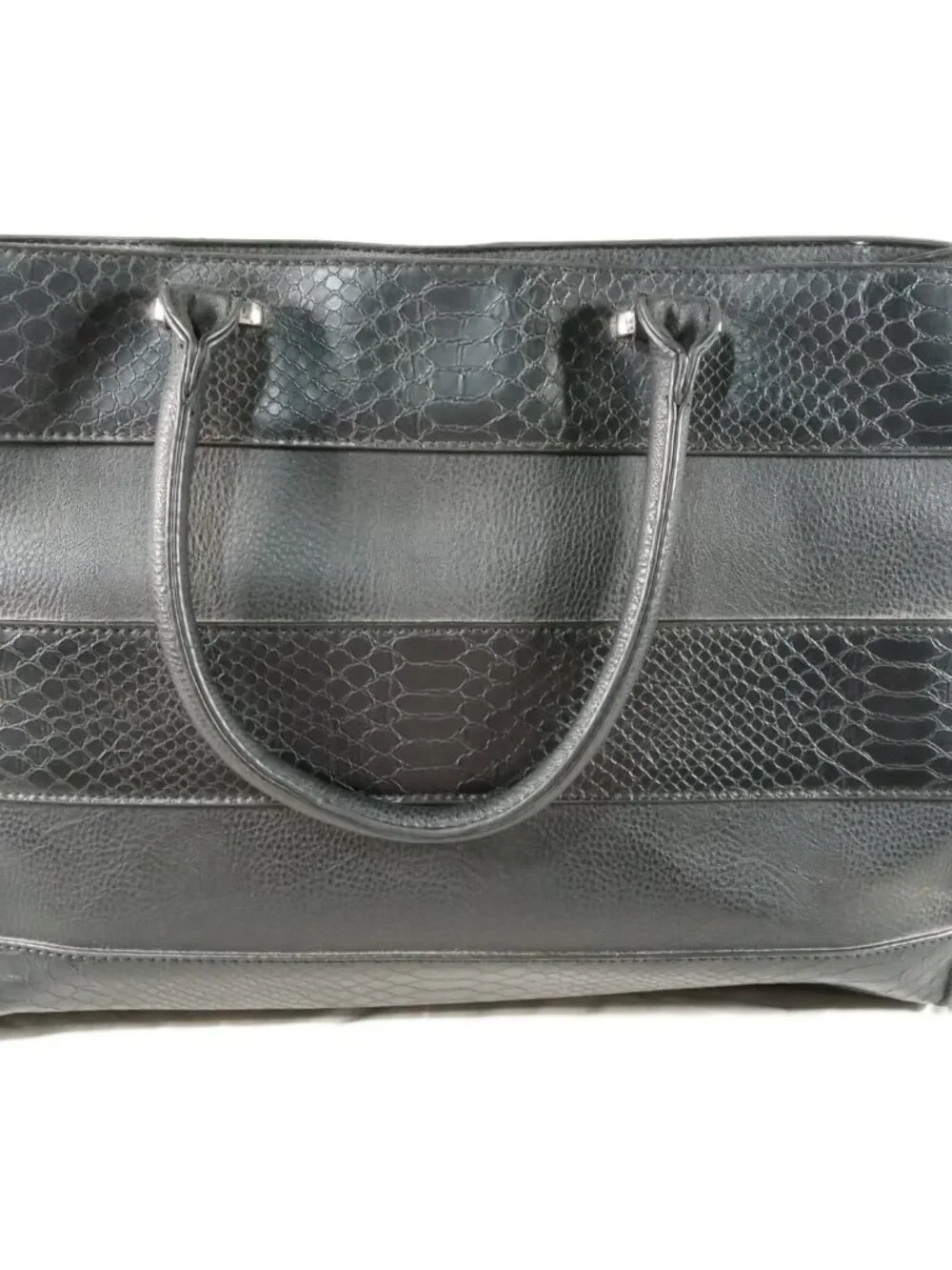 Women JustFab Black Shoulder Carry Handbag Purse in Good Cond